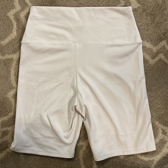 Garage white size M biker shorts - Picture 3 of 3